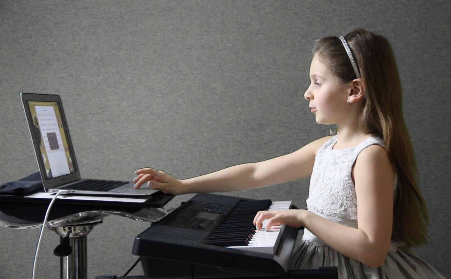 the benefits of piano lessons online with Musiah